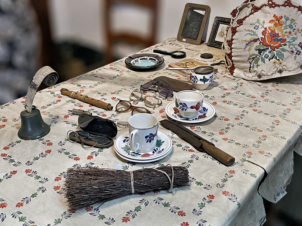 Tafel met voorwerpen